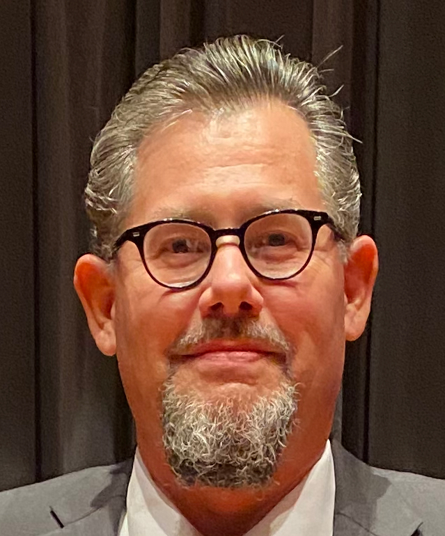 Ken2021Headshot.jpg